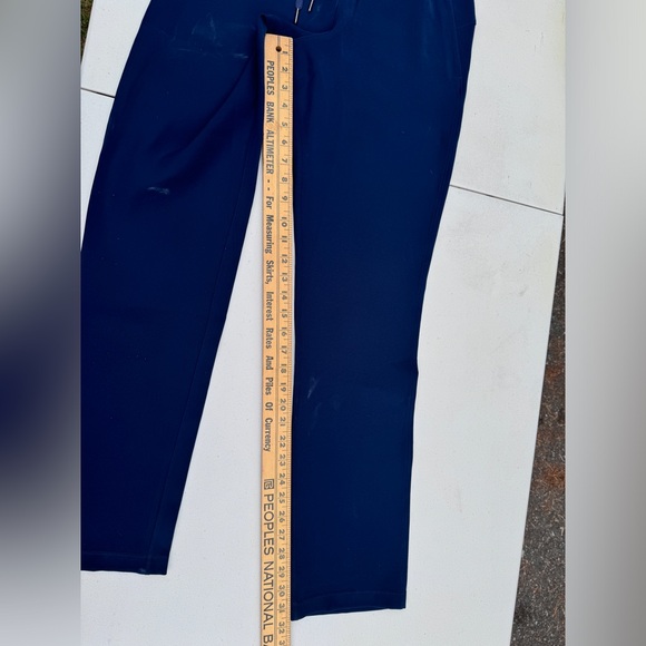 Lululemon On The Fly Pant *Woven Full Length 31" in True Navy. Size 6. - Picture 15 of 17
